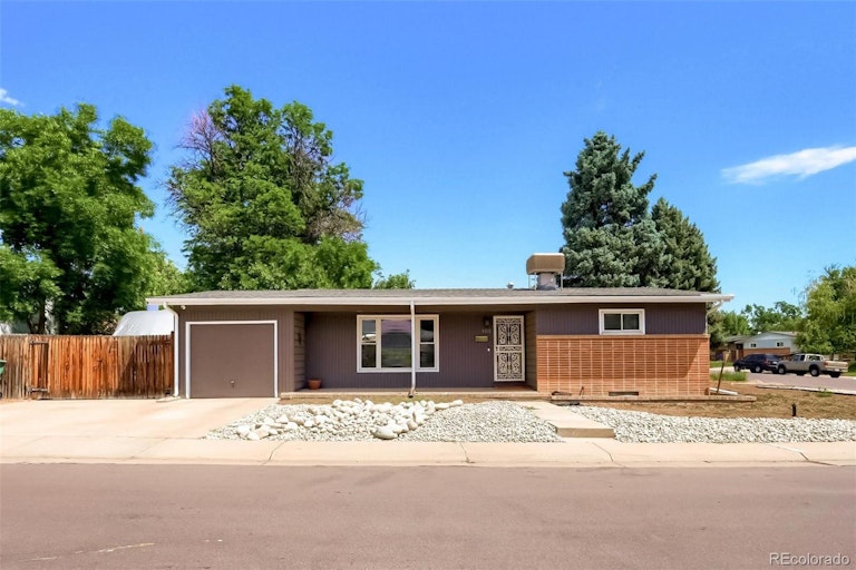 Photo 1 of 28 - 5511 W Mexico Ave, Lakewood, CO 80232