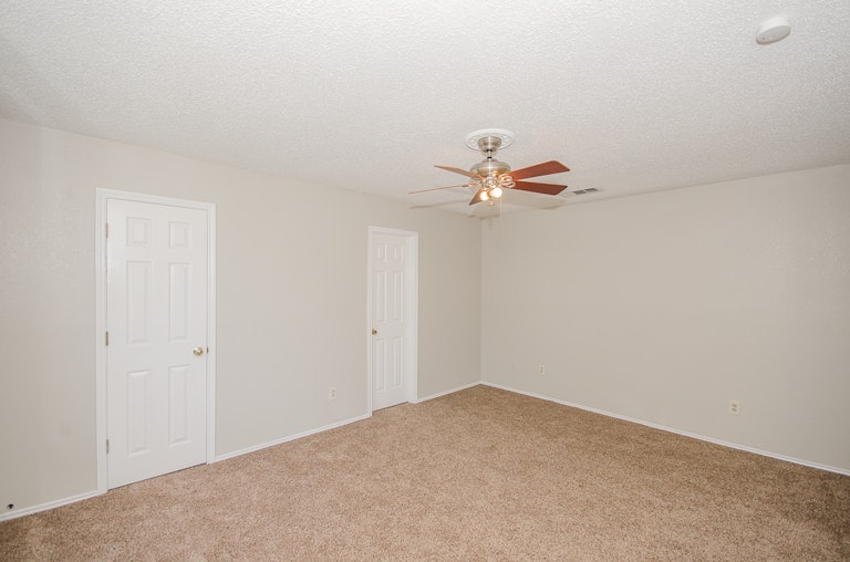 Photo 17 of 29 - 6205 Sasaki Way, Garland, TX 75043