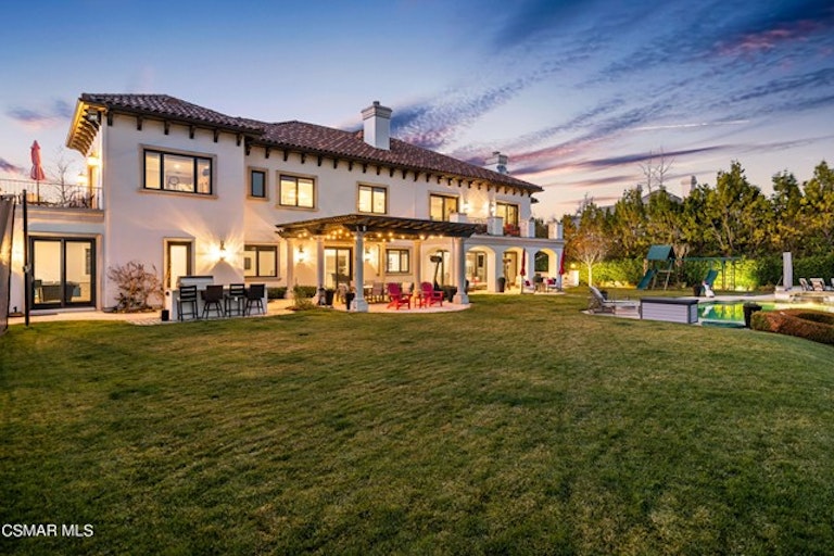 Photo 72 of 80 - 208 W Stafford Rd, Thousand Oaks, CA 91361