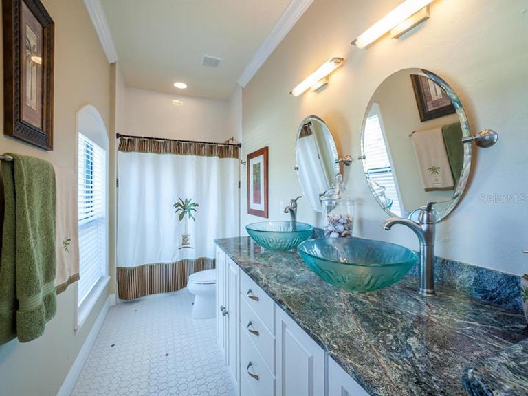 Photo 21 of 25 - 1884 Grove St, Sarasota, FL 34239