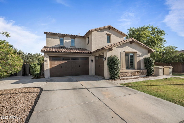 Photo 2 of 29 - 2595 E Carob Dr, Gilbert, AZ 85298