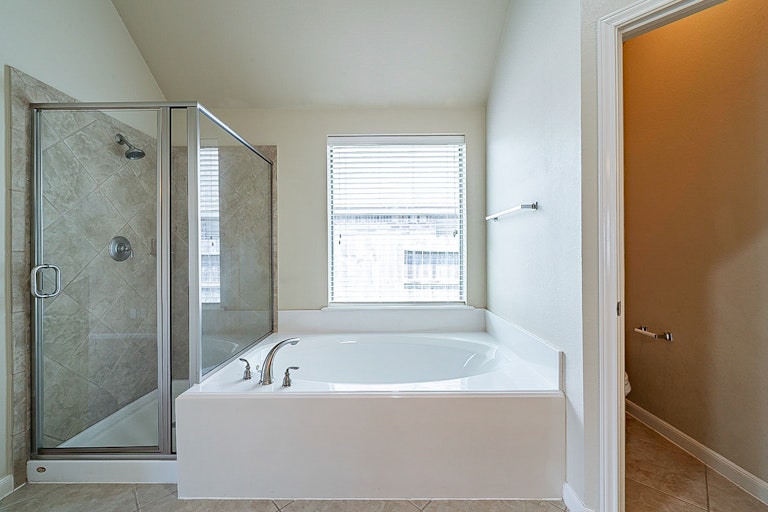 Photo 6 of 37 - 14727 Fountain Stone Ln, Humble, TX 77396