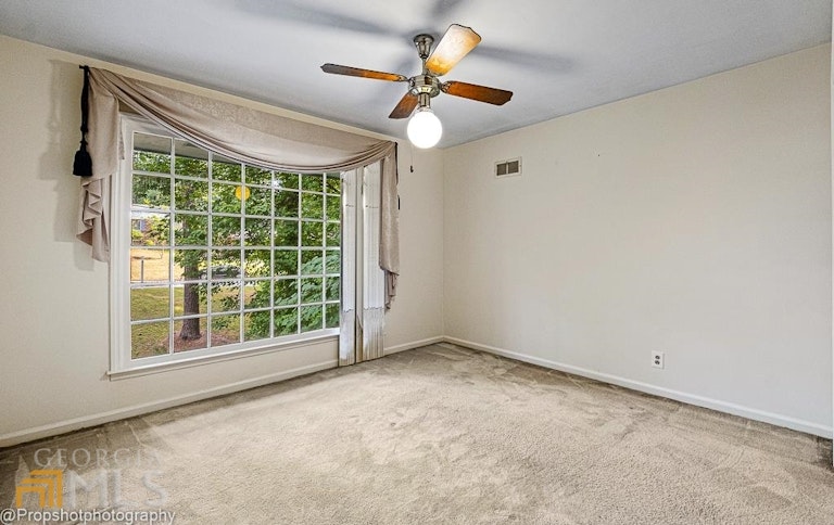 Photo 18 of 27 - 2924 Cherry Blossom Ln, Atlanta, GA 30344