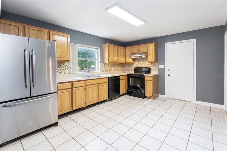 Photo 3 of 34 - 3112 Oak Bluff Dr, Orlando, FL 32827