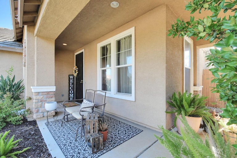 Photo 5 of 31 - 2122 Bidwell Bar Dr, Plumas Lake, CA 95961