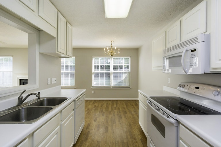 Photo 3 of 16 - 7525 Brighton Hill Ln, Raleigh, NC 27616