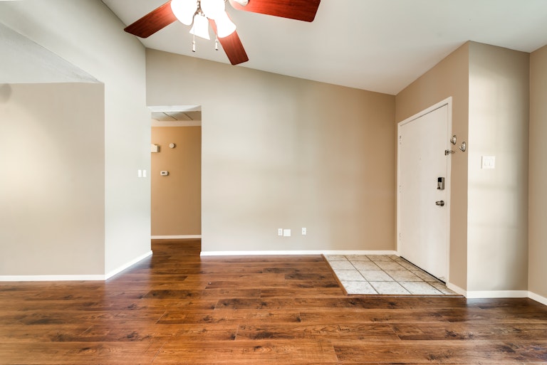 Photo 15 of 32 - 13740 Flagstone Ln, Dallas, TX 75240
