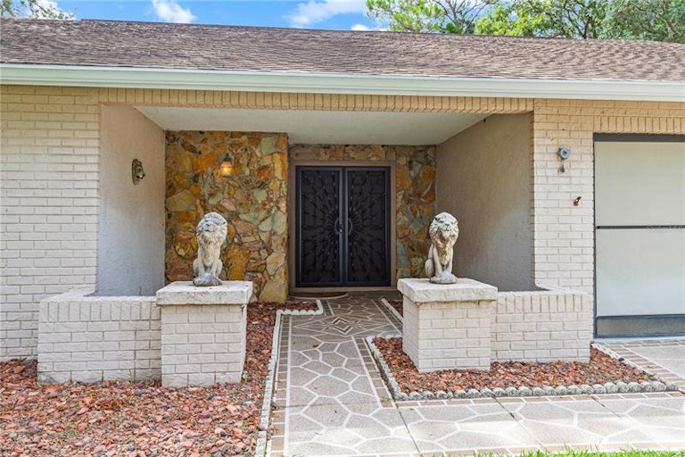Photo 4 of 65 - 6144 Muirfield Ct, Spring Hill, FL 34606
