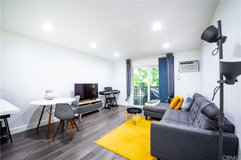 Photo 1 of 12 - 5850 Benner St #203, Los Angeles, CA 90042