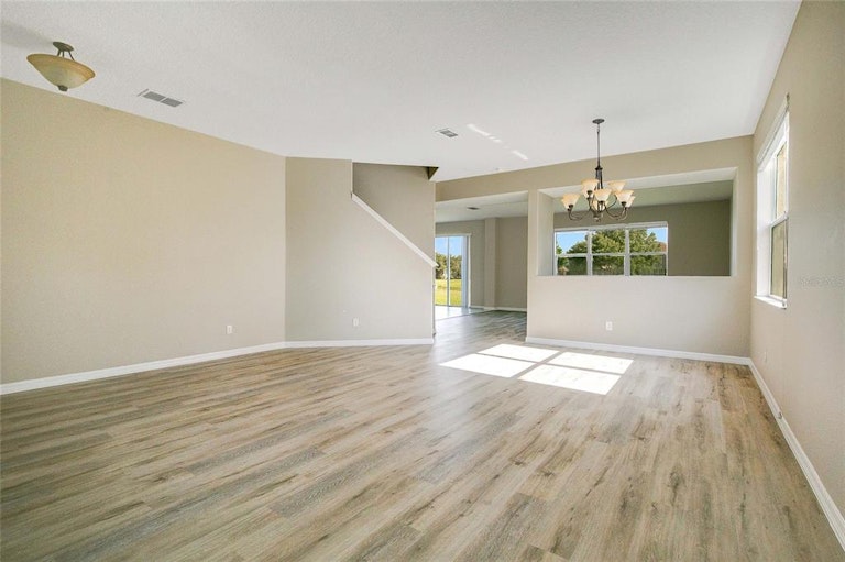 Photo 4 of 25 - 10824 Tilston Pt, Orlando, FL 32832