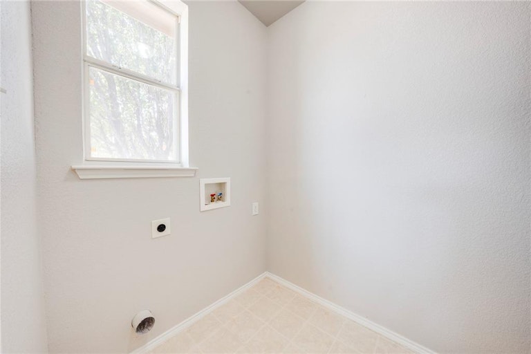 Photo 16 of 25 - 9873 Sparrow Hawk Ln, Fort Worth, TX 76108