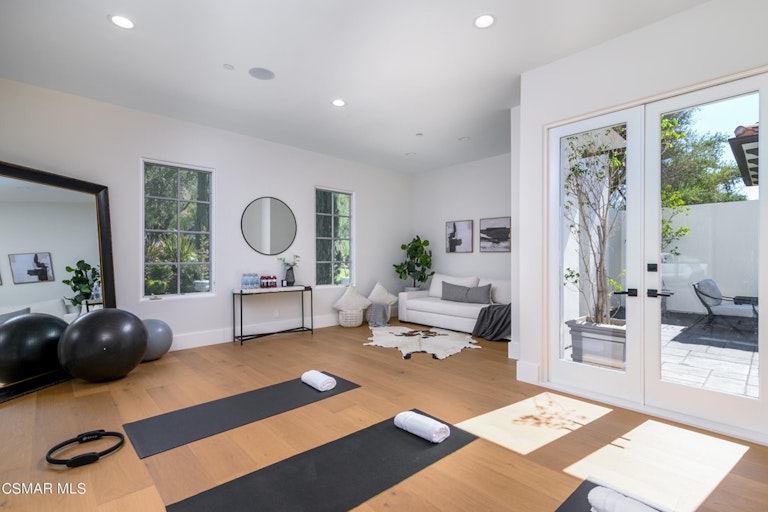 Photo 27 of 77 - 29462 Malibu View Ct, Agoura Hills, CA 91301