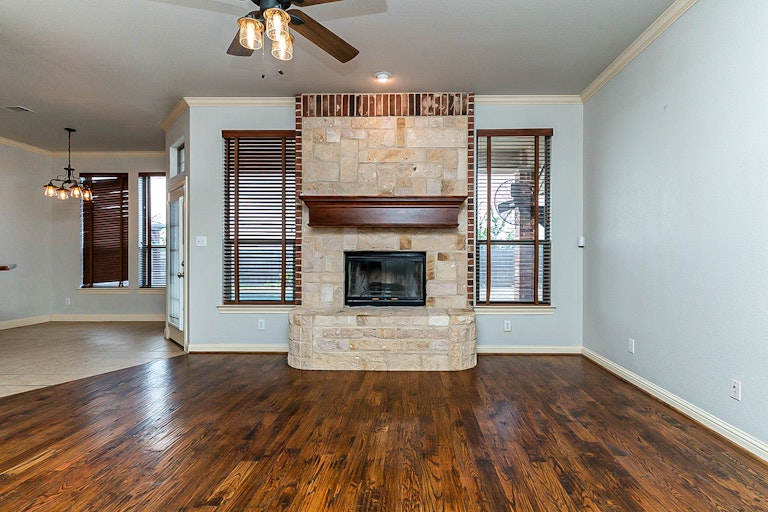 Photo 5 of 25 - 445 Chisholm Trl, Justin, TX 76247