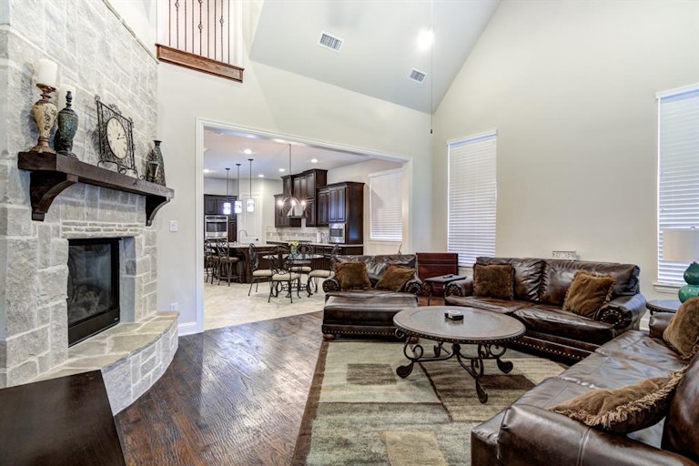 Photo 14 of 36 - 7346 Ridgepoint Dr, Irving, TX 75063