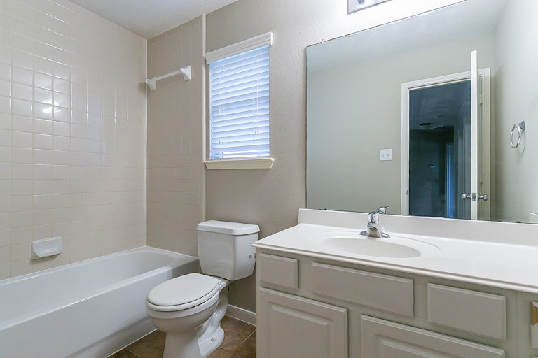 Photo 26 of 29 - 5405 Lilac Grove Ln, Rosharon, TX 77583