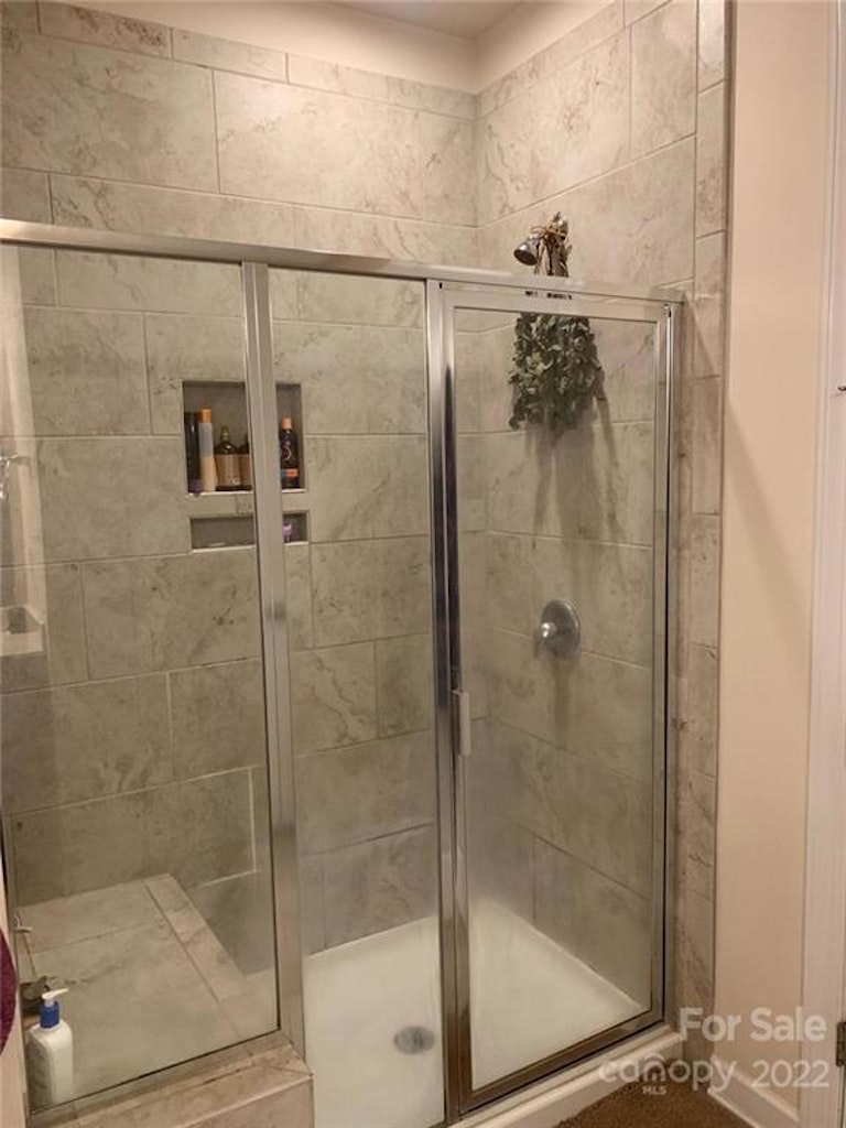 Photo 9 of 11 - 9320 Glenburn Ln, Charlotte, NC 28278