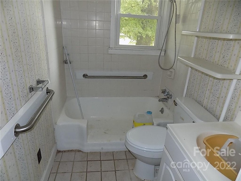 Photo 6 of 9 - 209 Moore Dr, Gastonia, NC 28056