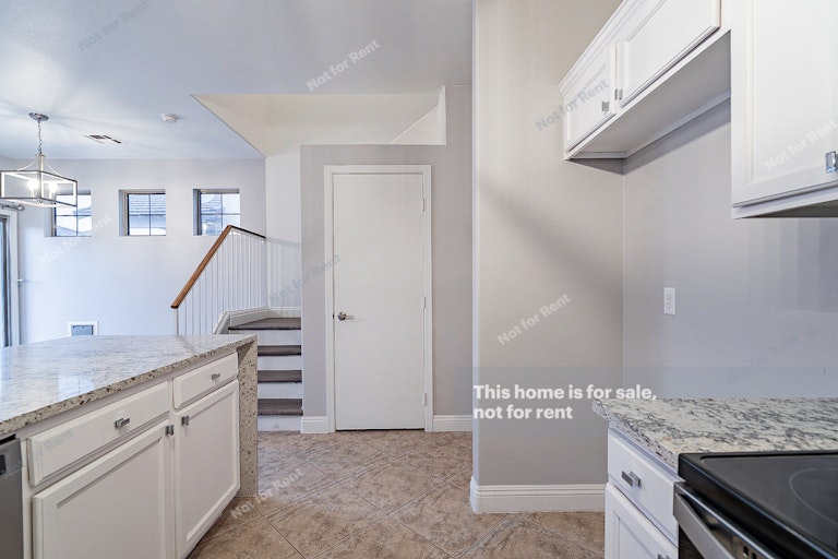 Photo 6 of 29 - 1470 S Red Rock Ct Unit A, Gilbert, AZ 85296