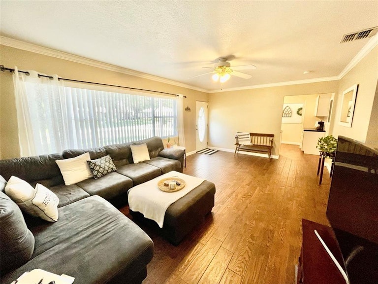 Photo 12 of 23 - 550 E Thelma St, Lake Alfred, FL 33850