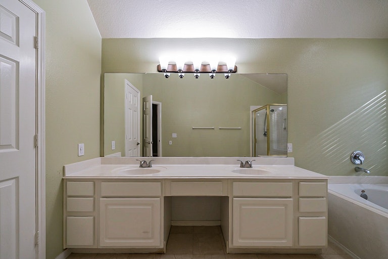 Photo 28 of 39 - 57 N Old Cedar Cir, Spring, TX 77382