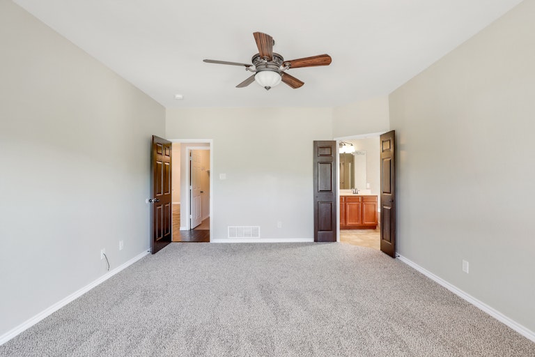 Photo 9 of 25 - 8705 Vista Royale Dr, Fort Worth, TX 76108