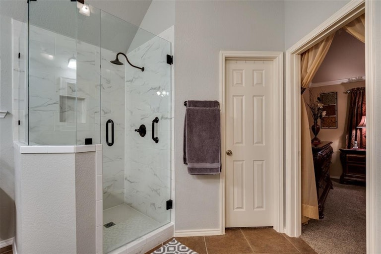 Photo 22 of 35 - 10304 Fossil Valley Dr, Fort Worth, TX 76131