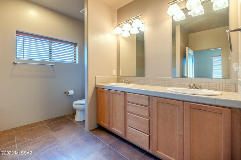 Photo 12 of 35 - 4199 N Stone Cliff Dr, Tucson, AZ 85705