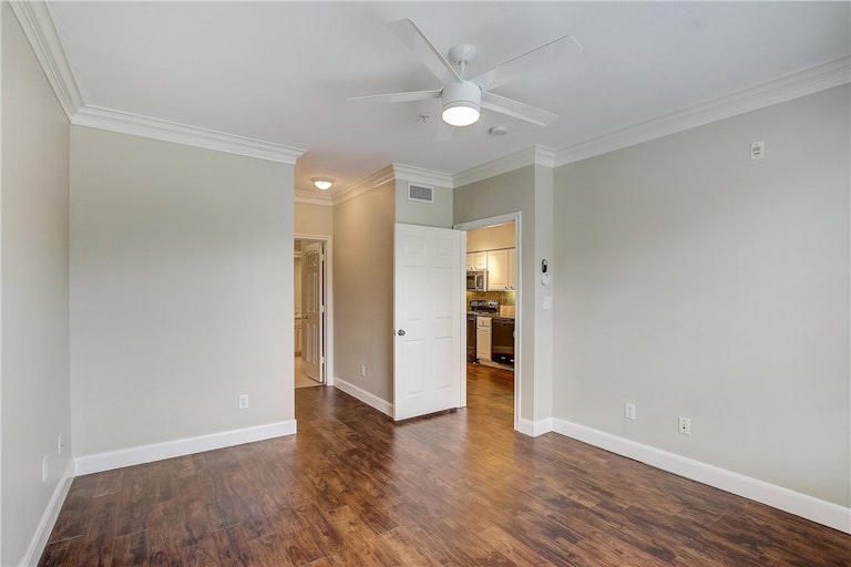 Photo 12 of 26 - 7701 Rialto Blvd #1225, Austin, TX 78735