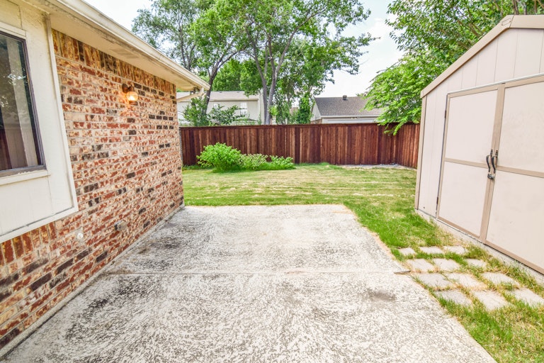 Photo 34 of 37 - 6808 Fryer St, The Colony, TX 75056