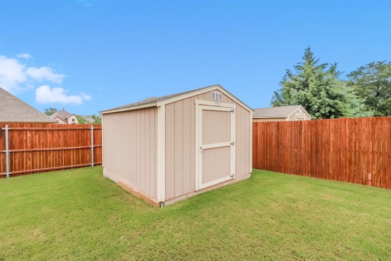 Photo 23 of 25 - 1629 Signature Dr, Weatherford, TX 76087