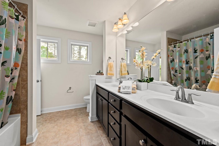 Photo 29 of 35 - 720 Lampwick Ln, Cary, NC 27513