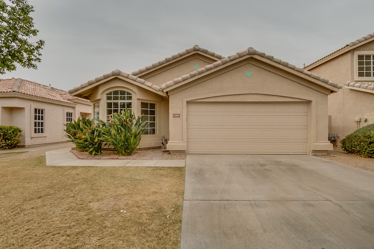 Photo 1 of 32 - 13165 W Monte Vista Dr, Goodyear, AZ 85395