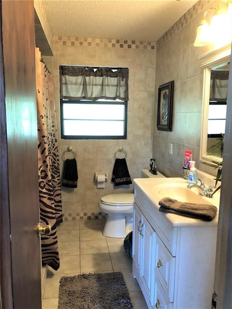 Photo 37 of 38 - 738 W Hogle Ave, Deland, FL 32720