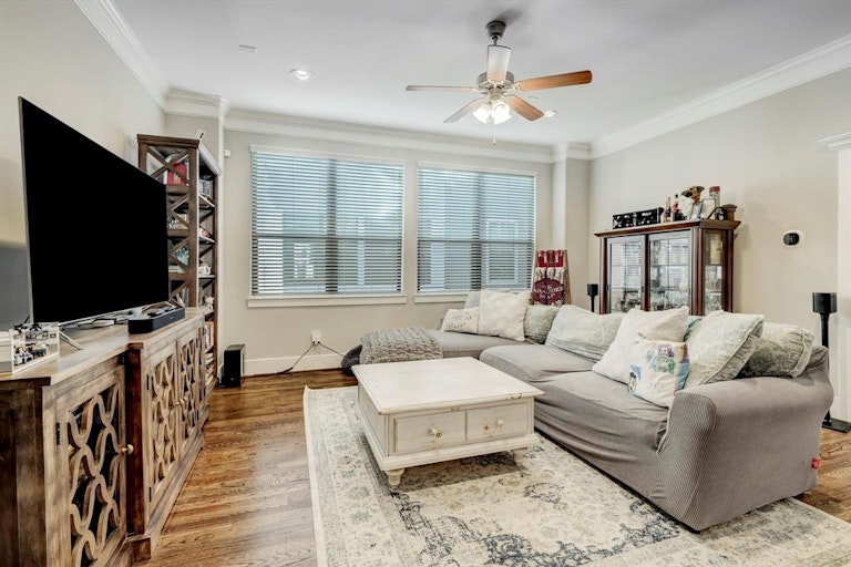 Photo 8 of 23 - 918 W 20th St, Houston, TX 77008