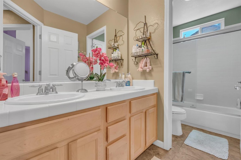 Photo 22 of 35 - 350 Westlake Dr, West Sacramento, CA 95605