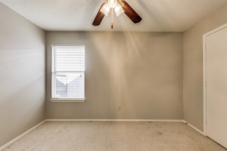Photo 19 of 23 - 1707 Creekbend Dr, Lewisville, TX 75067