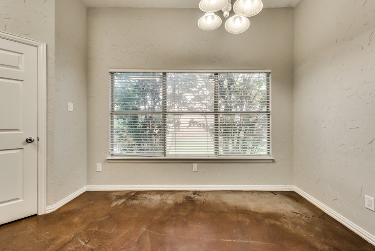 Photo 17 of 35 - 841 High Meadow Ct, Lewisville, TX 75077