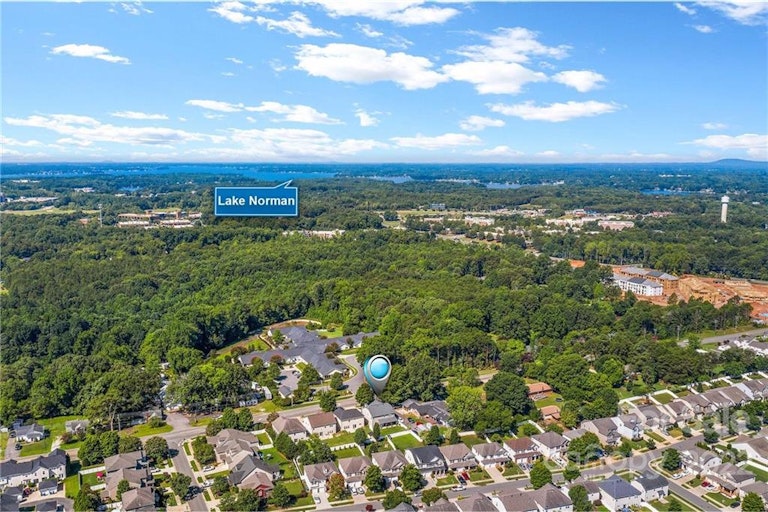 Photo 3 of 39 - 201 E Waterlynn Rd #1, Mooresville, NC 28117