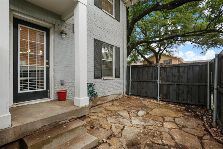Photo 21 of 29 - 4722 Bradford Dr Unit C, Dallas, TX 75219