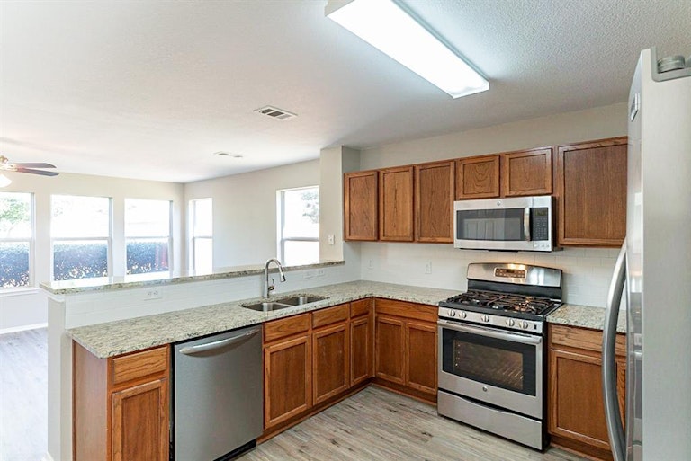 Photo 2 of 12 - 7969 Emilie Ln, Frisco, TX 75035