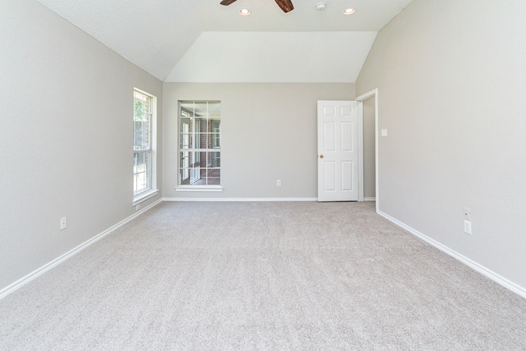 Photo 22 of 25 - 10170 Meadowcrest Dr, Benbrook, TX 76126