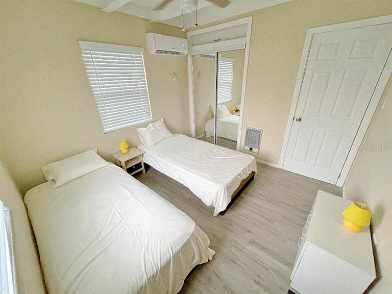 Photo 11 of 25 - 1360 Oxford Dr, Englewood, FL 34223