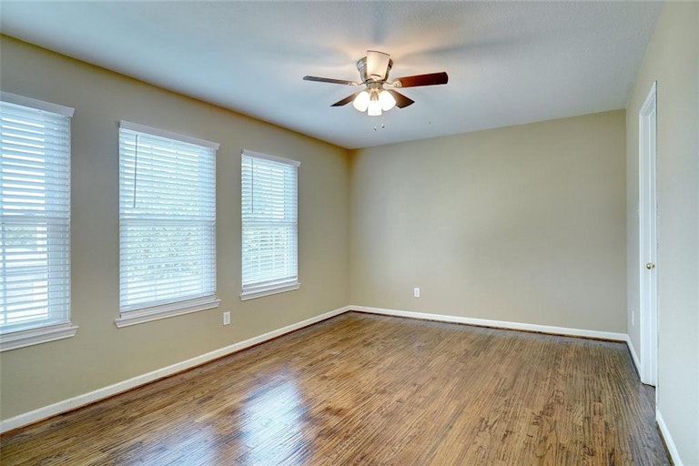 Photo 30 of 34 - 1709 White Dove Ln, Denton, TX 76210