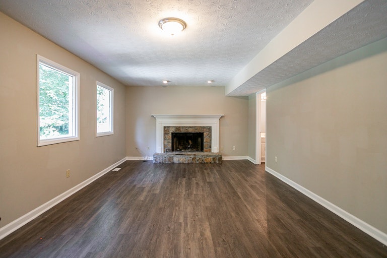 Photo 5 of 28 - 2511 Deer Isle Cv, Lawrenceville, GA 30044