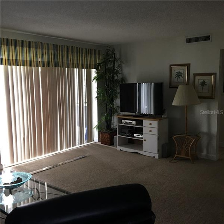 Photo 5 of 22 - 329 Medallion Blvd Unit B, Madeira Beach, FL 33708