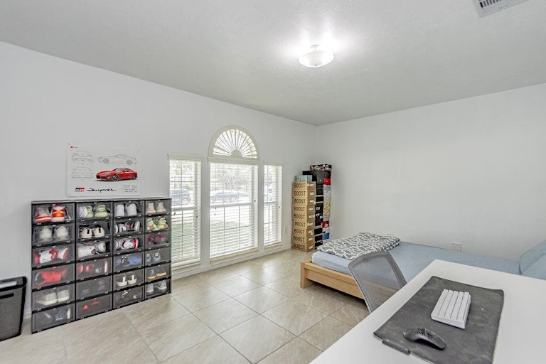 Photo 27 of 38 - 11505 Grimes Ave, Pearland, TX 77584