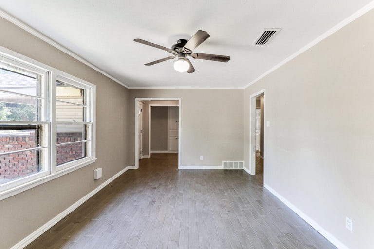 Photo 7 of 25 - 7008 Shauna Dr, North Richland Hills, TX 76180