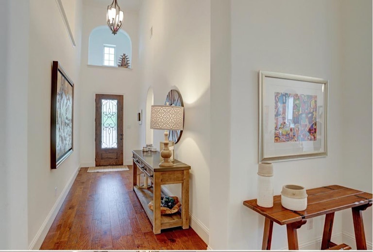 Photo 5 of 22 - 111 Tadpole Ct, Tomball, TX 77375