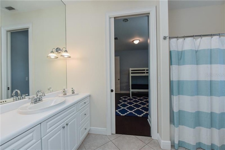 Photo 21 of 25 - 320 Faubel St, Sarasota, FL 34242