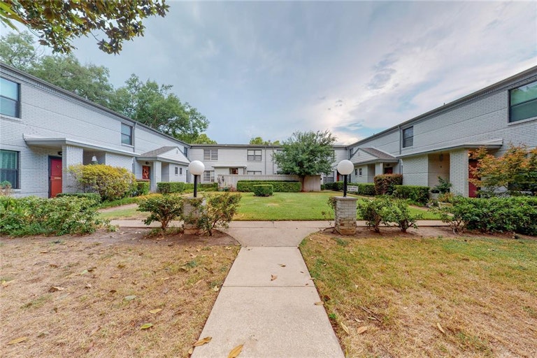 Photo 28 of 28 - 5021 N Hall St, Dallas, TX 75235
